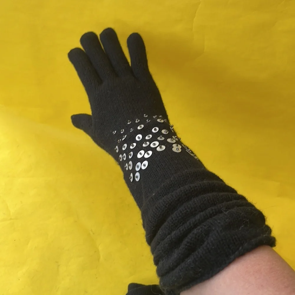 New vintage black long knitted gloves